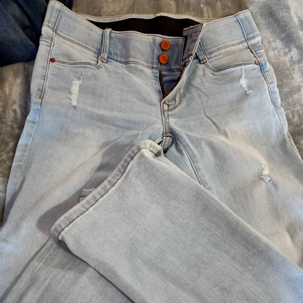 Apt.9 size 4 Boot cut light blue